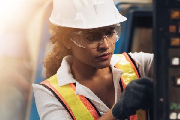 Fully Funded Engineering Scholarships: How to Study Abroad for Free