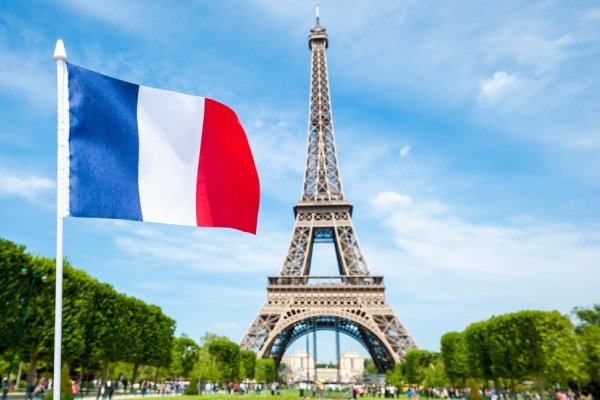 Work Visa in France: Tips, Opportunities and Salaries